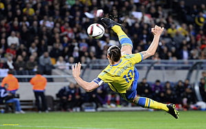Zlatan Ibrahimovic Executing A Bicycle Kick In Sweden Yellow Kit HD wallpaper