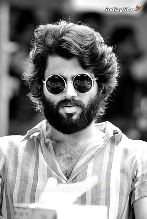 Vijay Devarakonda as Arjun Reddy in Black and White Portrait HD phone wallpaper