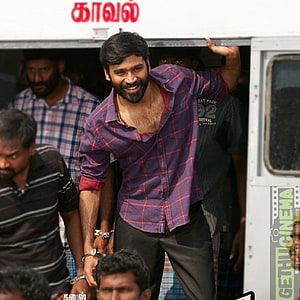 Dhanush in Vada Chennai movie still, smiling in a purple plaid shirt stepping out of a vehicle HD phone wallpaper