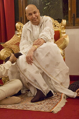 Elderly man in white traditional attire seated on ornate golden chair, Jai Guru Ji by Saevm, guruji HD phone wallpaper