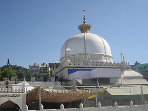 Ajmer Sharif Dargah White Dome and Golden Finial Under Clear Blue Sky HD wallpaper