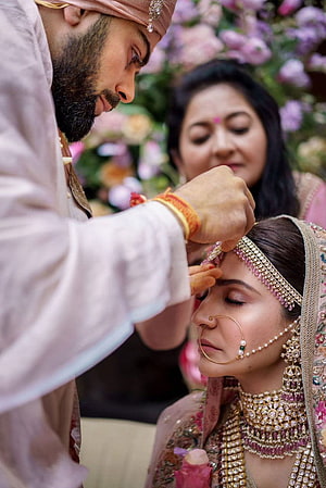 Virat Kohli and Anushka Sharma Traditional Indian Wedding Ceremony Portrait HD phone wallpaper