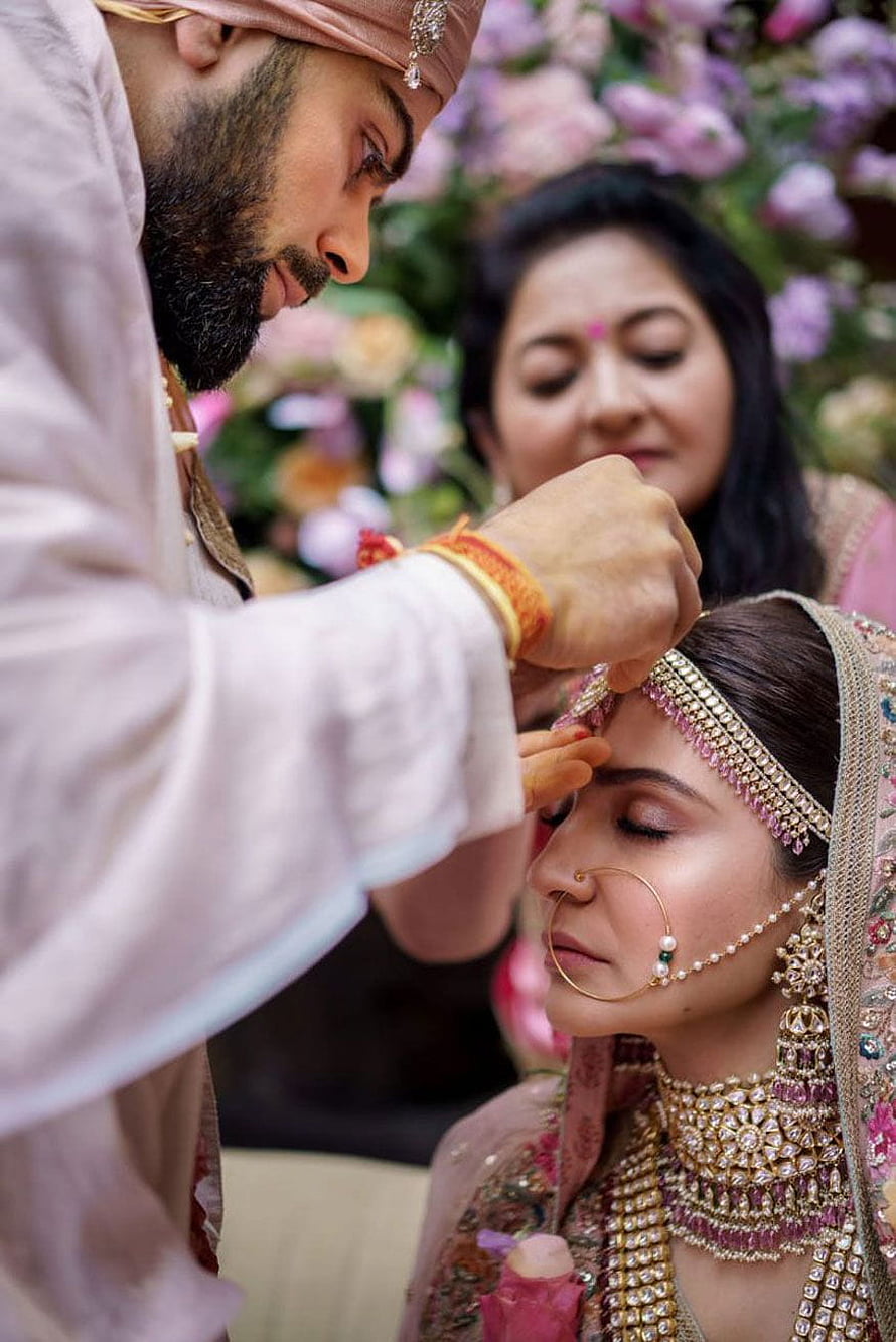 Virat Kohli and Anushka Sharma Traditional Indian Wedding Ceremony Portrait HD phone wallpaper