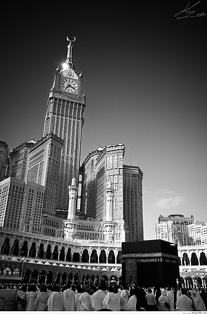 Black and White Kaaba and Makkah Clock Tower with Pilgrims in Mecca HD phone wallpaper