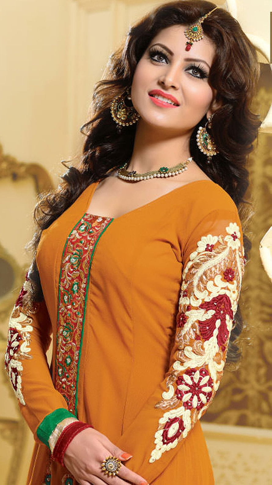 Urvashi Rautela in Traditional Indian Ethnic Wear with Gold Jewelry HD phone wallpaper