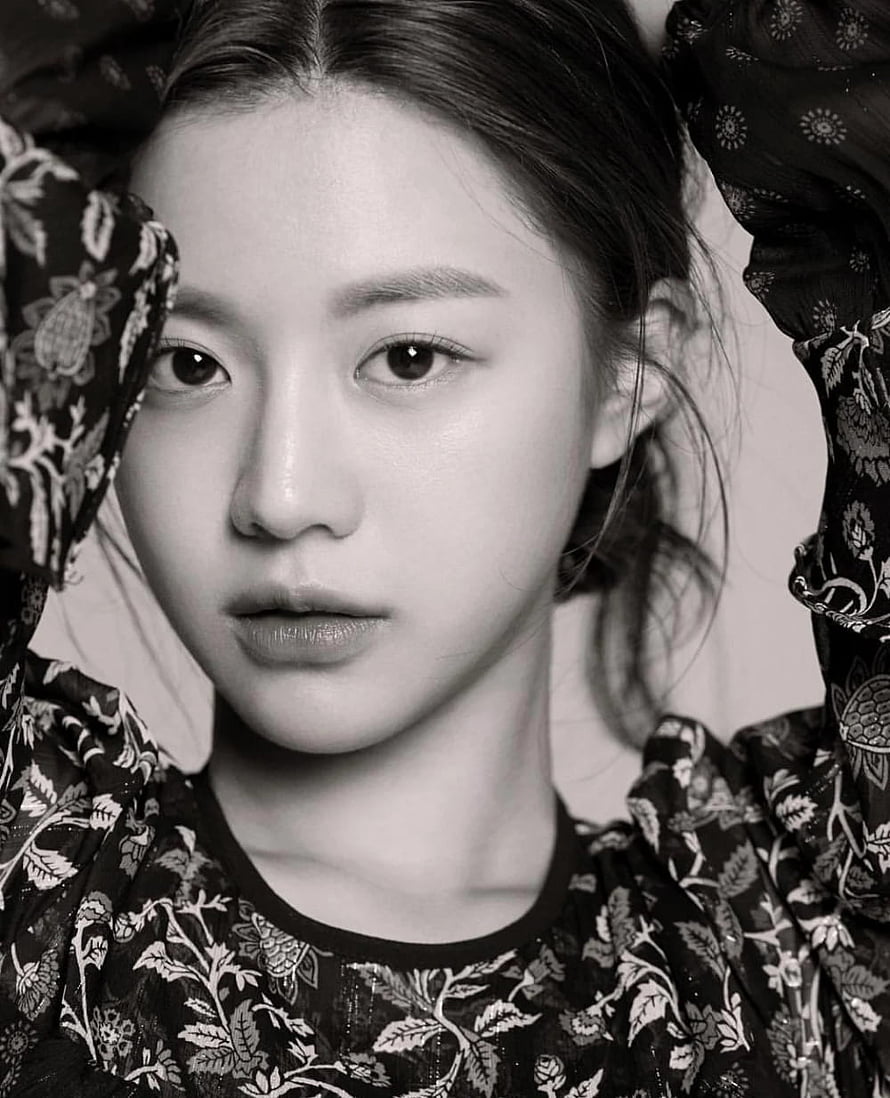 Go Yoon Jung Black and White Portrait with Floral Patterned Fabric Framing HD phone wallpaper