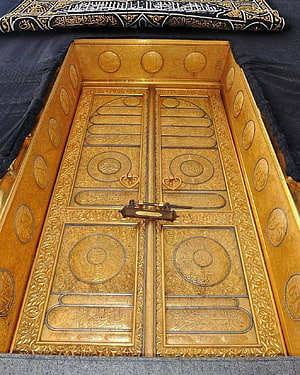 Ornate Golden Kaaba Door with Islamic Calligraphy and Intricate Engraving HD phone wallpaper
