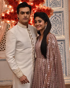 Naira and Kartik in Elegant Traditional Attire at a Festive Celebration HD phone wallpaper