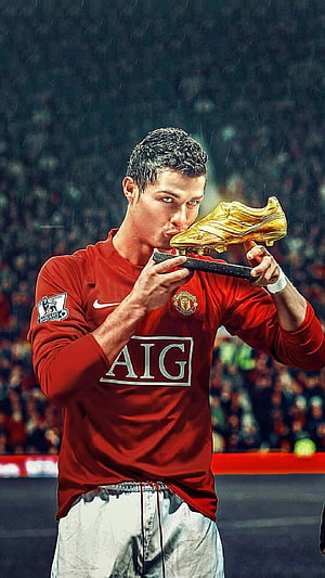 Cristiano Ronaldo Kissing Golden Boot Trophy in Manchester United Kit HD phone wallpaper