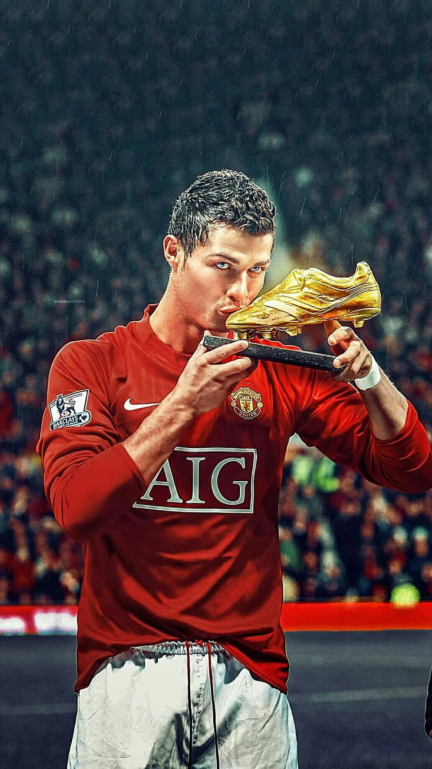 Cristiano Ronaldo Kissing Golden Boot Trophy in Manchester United Kit HD phone wallpaper