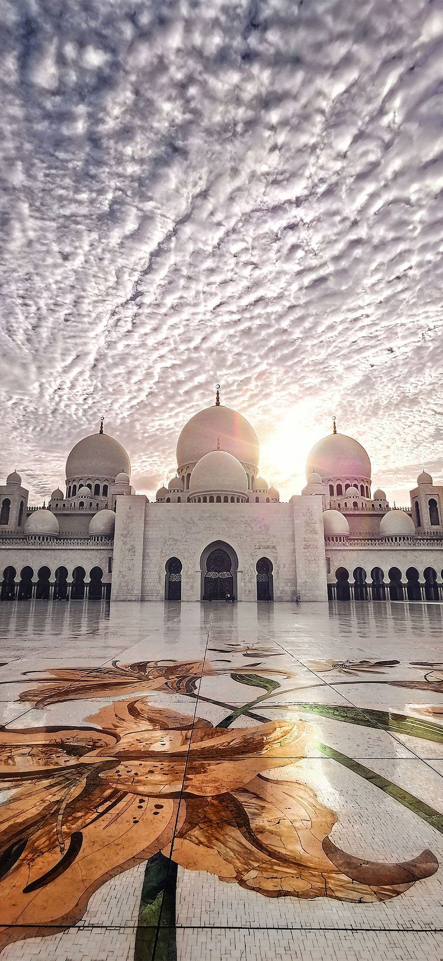 Sheikh Zayed Grand Mosque in Abu Dhabi with Mosaic Courtyard at Sunset HD phone wallpaper