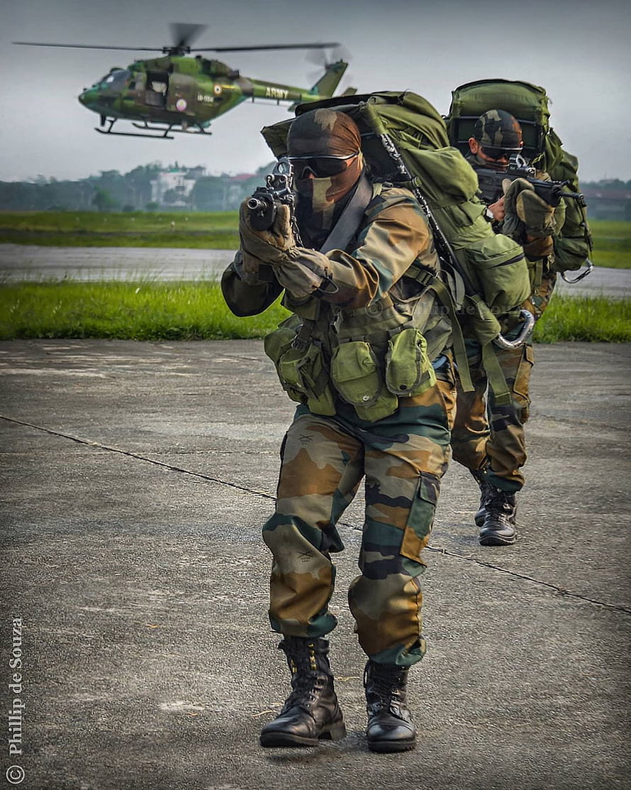 Indian Army Para SF Commandos in Tactical Gear with Military Helicopter HD phone wallpaper
