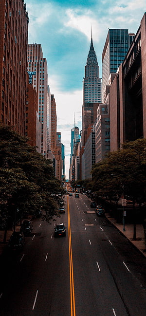 Chrysler Building View from Midtown Manhattan Street in New York City HD phone wallpaper