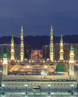 Roza e Rasool Mosque in Medina at Night with Illuminated Minarets and Green Dome HD phone wallpaper