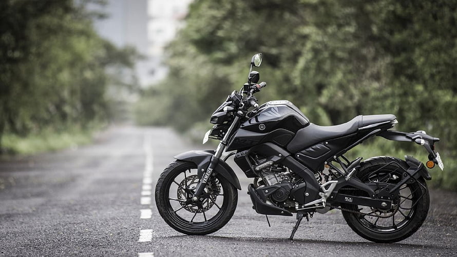 Yamaha MT-15 Black Naked Motorcycle Parked on a Tree-Lined Country Road HD wallpaper