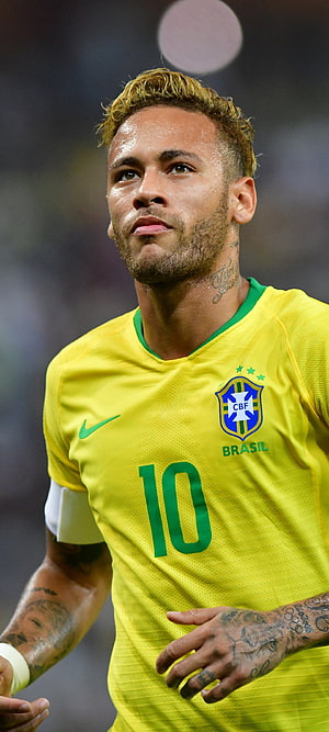Neymar in Brazil National Team Yellow Jersey Number 10 Portrait HD phone wallpaper