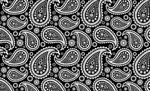Monochrome paisley bandana pattern with intricate teardrop motifs and floral accents on a black background HD wallpaper