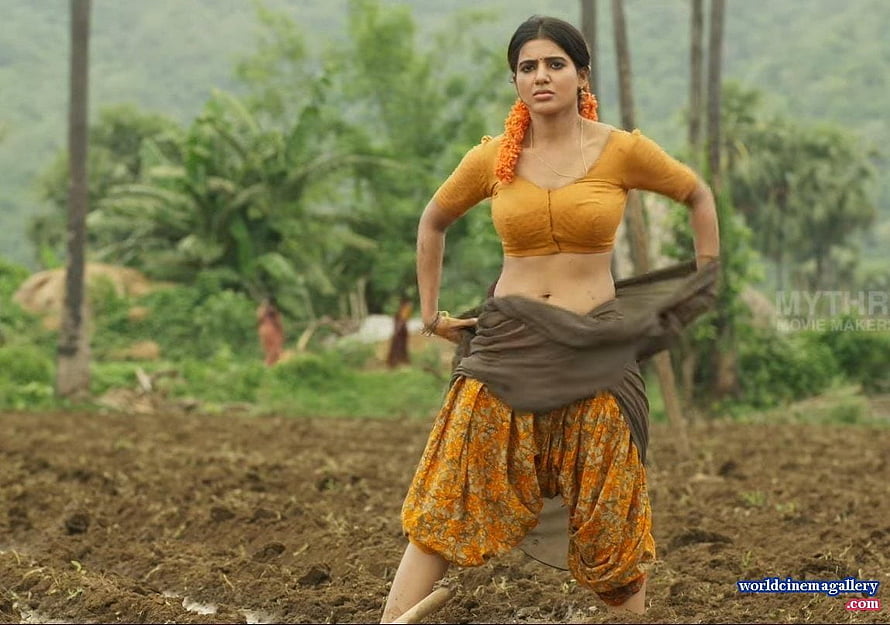 Samantha in traditional attire working in a rural field from the movie Rangasthalam HD wallpaper
