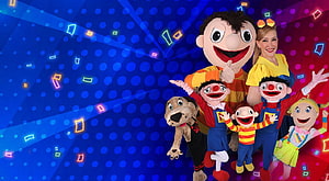 Bely Y Beto Puppet Show Characters With Dog Mascot On Vibrant Stage HD wallpaper