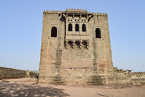 Shivneri Fort Historic Stone Tower and Crenellated Battlements Under Clear Blue Sky HD wallpaper
