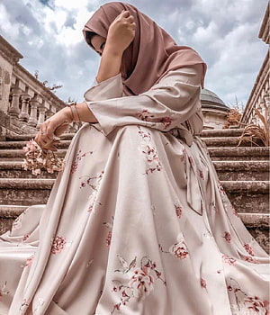 Elegant Woman in Floral Abaya and Hijab Sitting on Stone Steps, 100 STYLISH HIJAB DP S...., burkha girl HD phone wallpaper