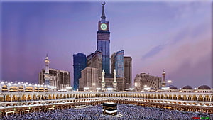 Grand Mosque in Mecca with Kaaba and Makkah Clock Tower at Dusk HD wallpaper