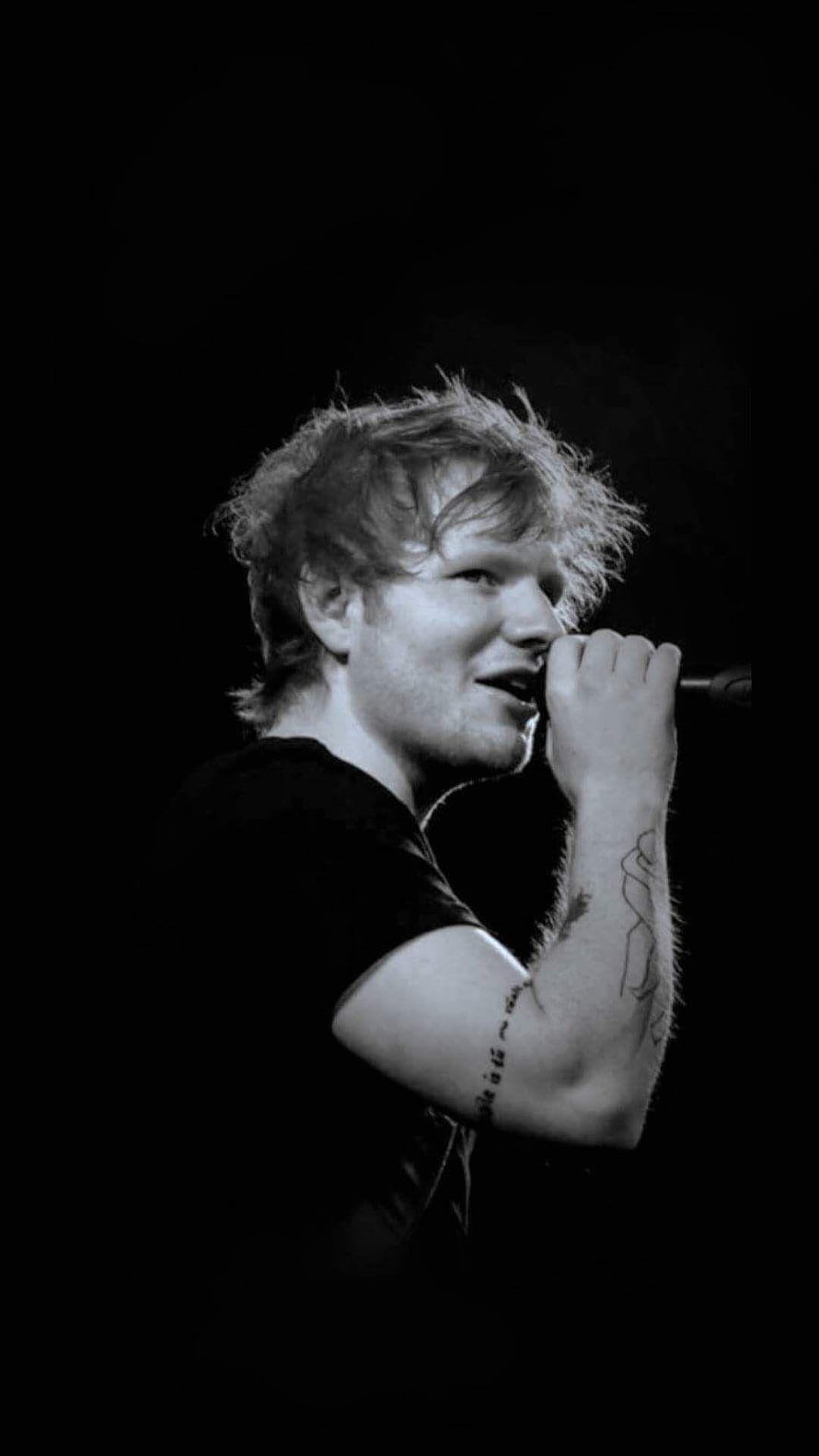 Ed Sheeran Live Performance Black and White Portrait HD phone wallpaper