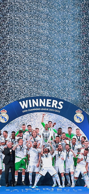 Real Madrid Players Celebrating UEFA Champions League 2022 Victory in Paris HD phone wallpaper