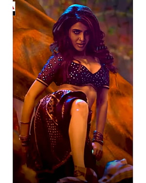Samantha in Pushpa Item Song Dance Scene with Traditional Attire and Dramatic Lighting HD phone wallpaper