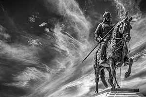 Maharana Pratap Equestrian Statue on Horse Chetak in Udaipur India HD wallpaper