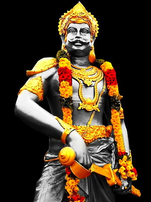 Muthuraja Mutharaiyar Statue with Golden Crown and Floral Garland HD phone wallpaper