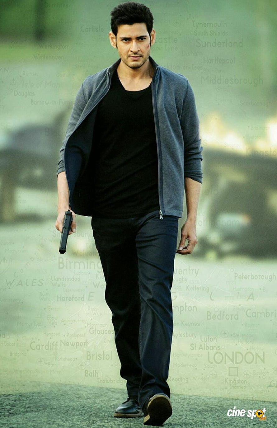 Mahesh Babu in 1 Nenokkadine Action Scene Holding Pistol HD phone wallpaper