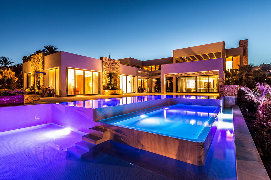 Modern Luxury Mansion With Illuminated Infinity Pool At Dusk HD wallpaper