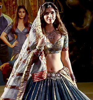 Kriti Sanon in Traditional Indian Bridal Lehenga with Gold Jewelry and Dupatta HD phone wallpaper