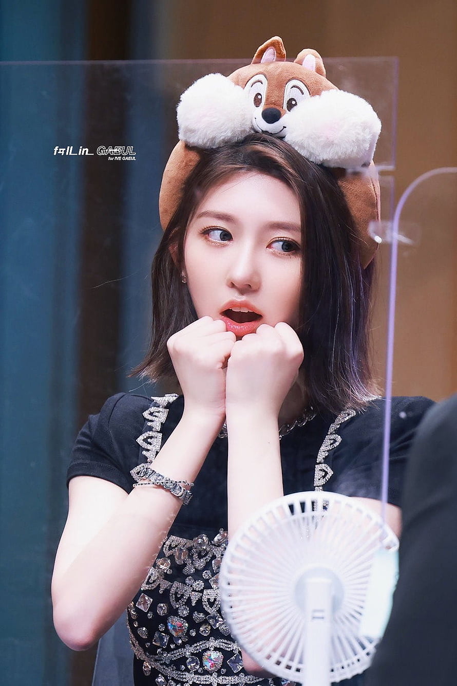 Gaeul from IVE Wearing a Cute Squirrel Headband at a Fan Event HD phone wallpaper