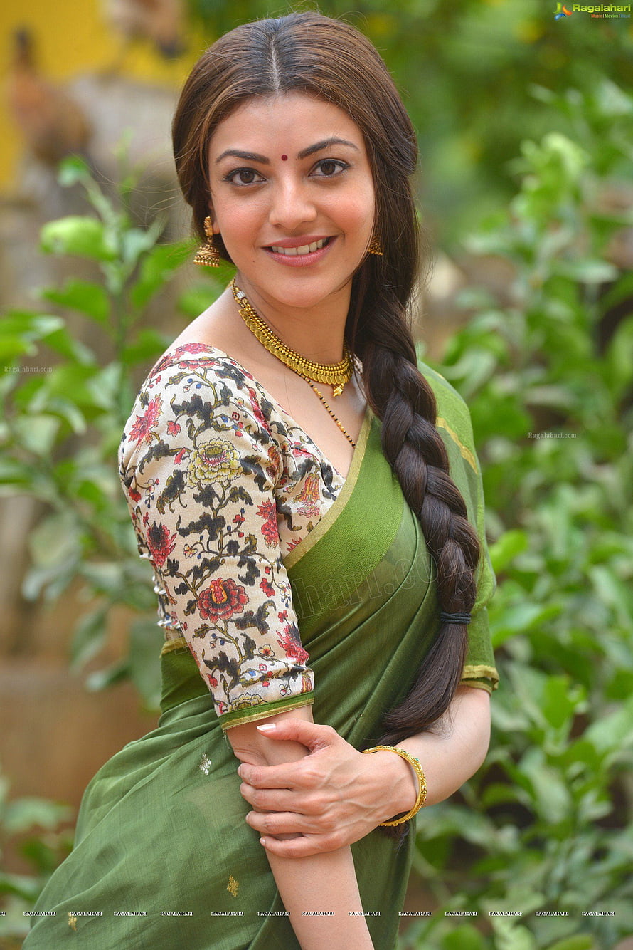 Kajal Aggarwal in Green Saree with Floral Blouse and Gold Jewelry HD phone wallpaper