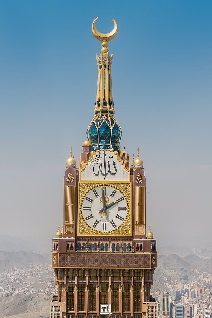 Makkah Royal Clock Tower with Golden Crescent and Arabic Calligraphy Against Clear Blue Sky HD phone wallpaper