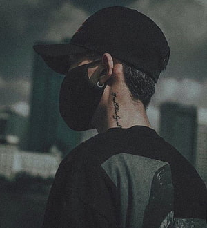 Moody Portrait of a Young Man in Black Cap and Mask with Neck Tattoo, مَمْلَكَةْ أَلتَنْسِيقْ., instagram dp boys HD phone wallpaper