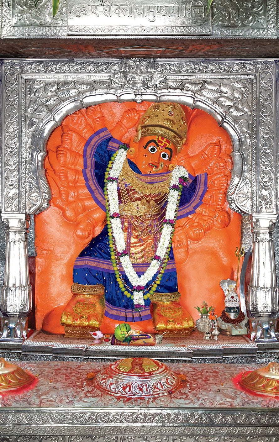Saptashrungi Chamunda Devi Temple Idol in Nasik with Silver Frame and Floral Garland HD phone wallpaper