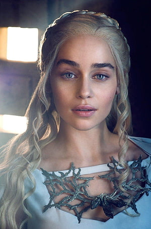 Emilia Clarke as Daenerys Targaryen in Game of Thrones with braided blonde hair and ornate silver necklace HD phone wallpaper