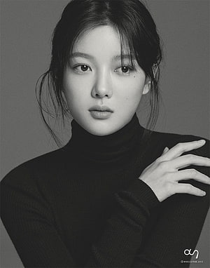 Kim Yoo Jung Black and White Portrait in Turtleneck Sweater HD phone wallpaper