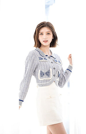 IVE Gaeul in a light blue knit cardigan and white tweed skirt HD phone wallpaper