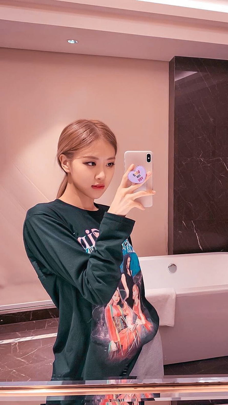 Rose from Blackpink taking a mirror selfie in a dark green graphic long-sleeve shirt HD phone wallpaper