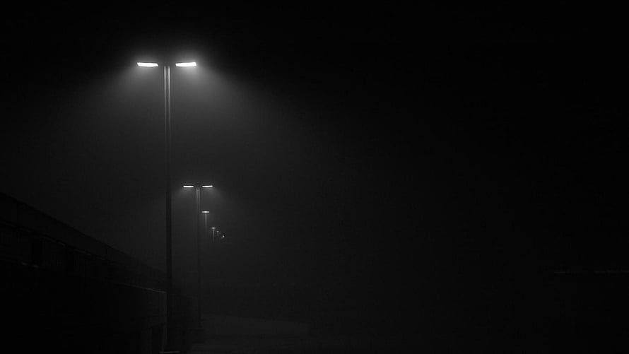Moody Street Lights Cutting Through Thick Fog on a Dark Urban Road at Night HD wallpaper