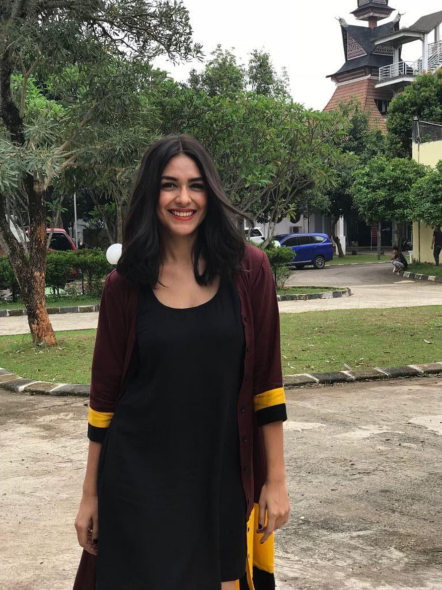 Mrunal Thakur in Black Dress and Maroon Cardigan Outdoors HD phone wallpaper