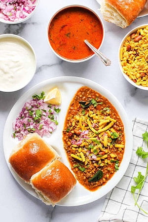 Authentic Maharashtrian Misal Pav with Fresh Pav Buns and Chutney HD phone wallpaper