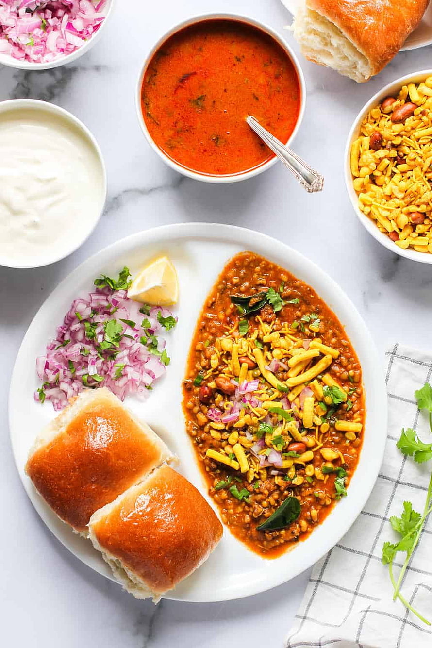 Authentic Maharashtrian Misal Pav with Fresh Pav Buns and Chutney HD phone wallpaper