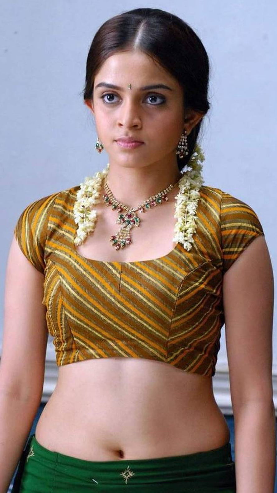Young Woman in Traditional Indian Attire with Floral Garland and Jewelry HD phone wallpaper