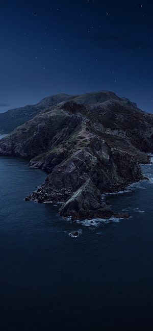 Dark Coastal Cliff Under a Starry Night Sky HD phone wallpaper