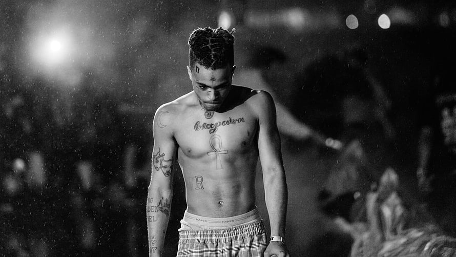XXXTentacion Shirtless Stage Performance Black and White Portrait HD wallpaper